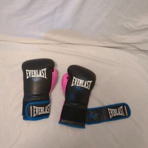 pink/blue boxing gloves